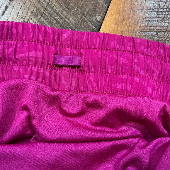 Athleta Printed Mesh Racer Run Shorts 4” Pink Size S - Picture 10 of 14